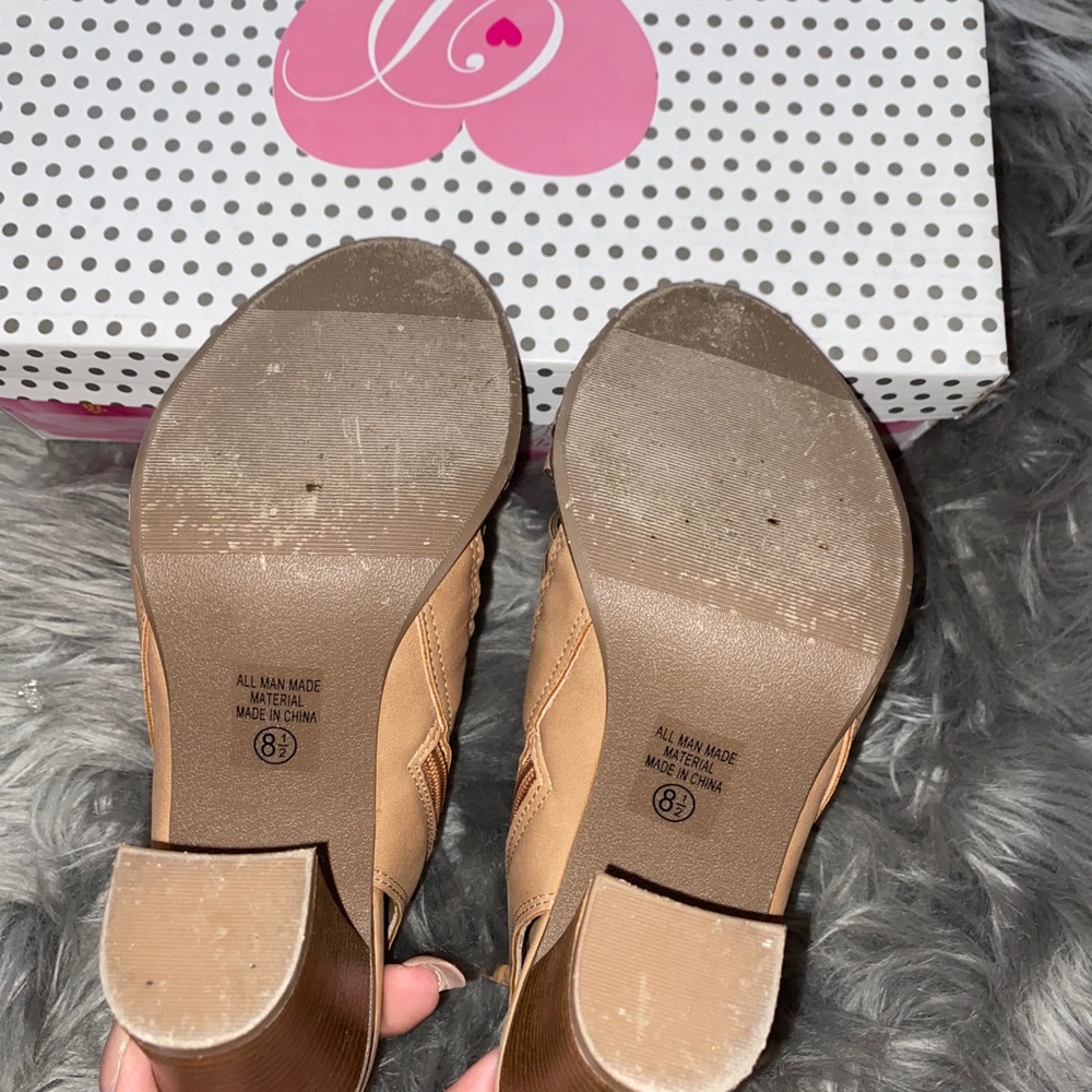 Heels - Picture 4 of 5